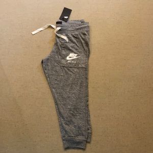 NWT Nike Cropped Joggers Size Small